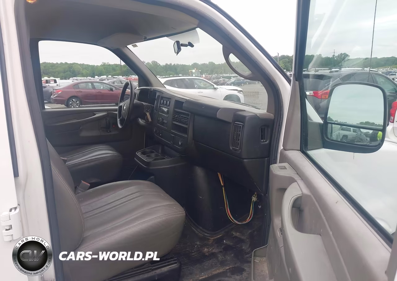 2015 Chevrolet Express 2500 Work Van VIN:1GCWGFCF3F1120743 - 5