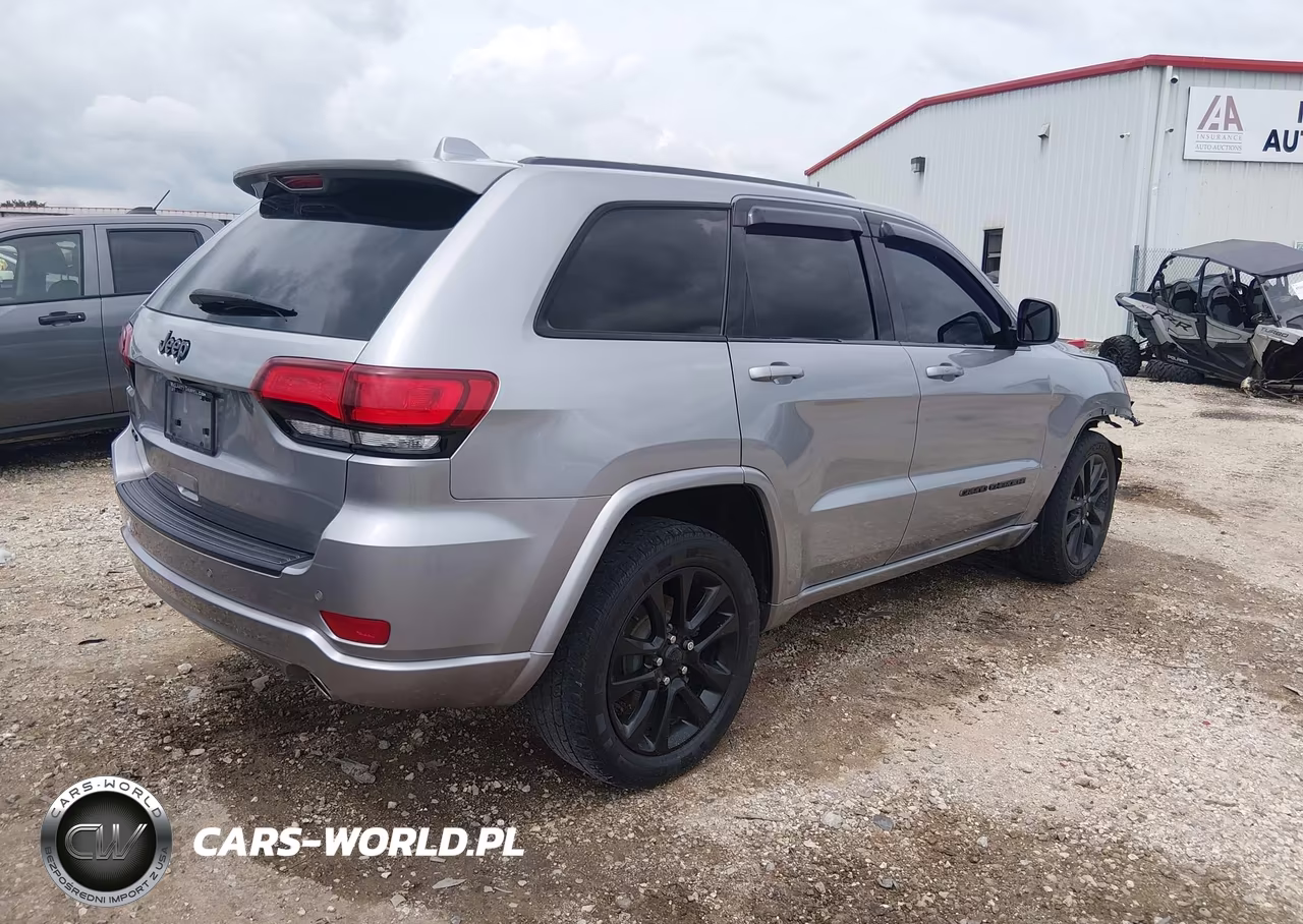 2019 Jeep Grand Cherokee Altitude 4X4 VIN:1C4RJFAG4KC526880 - 4