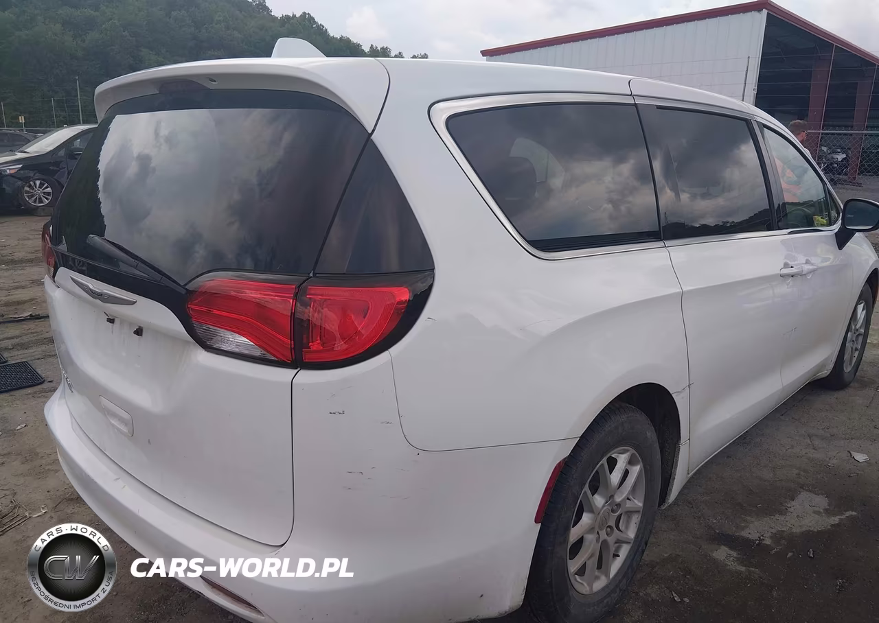 2017 Chrysler Pacifica VIN:2C4RC2CG4HR529076 - 4