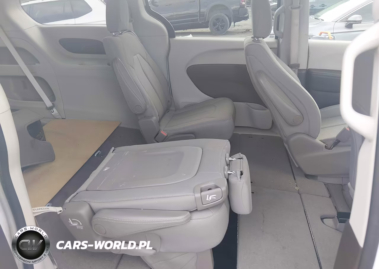 2017 Chrysler Pacifica VIN:2C4RC2CG4HR529076 - 8