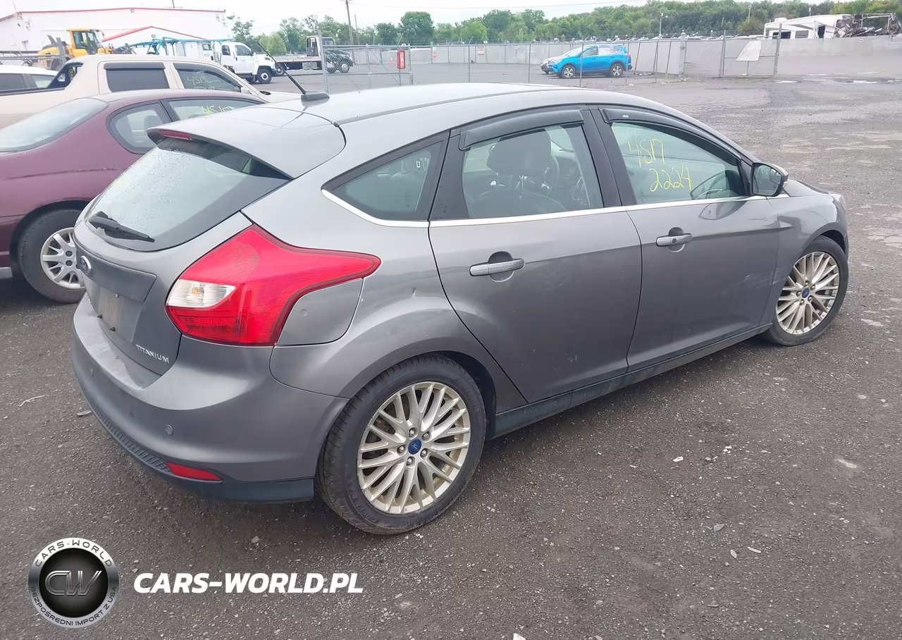 2014 Ford Focus Titanium VIN:1FADP3N26EL164907 - 4