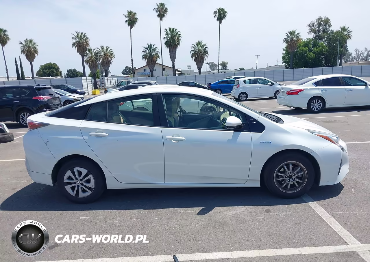 2016 Toyota Prius Three VIN:JTDKARFUXG3025596 - 14