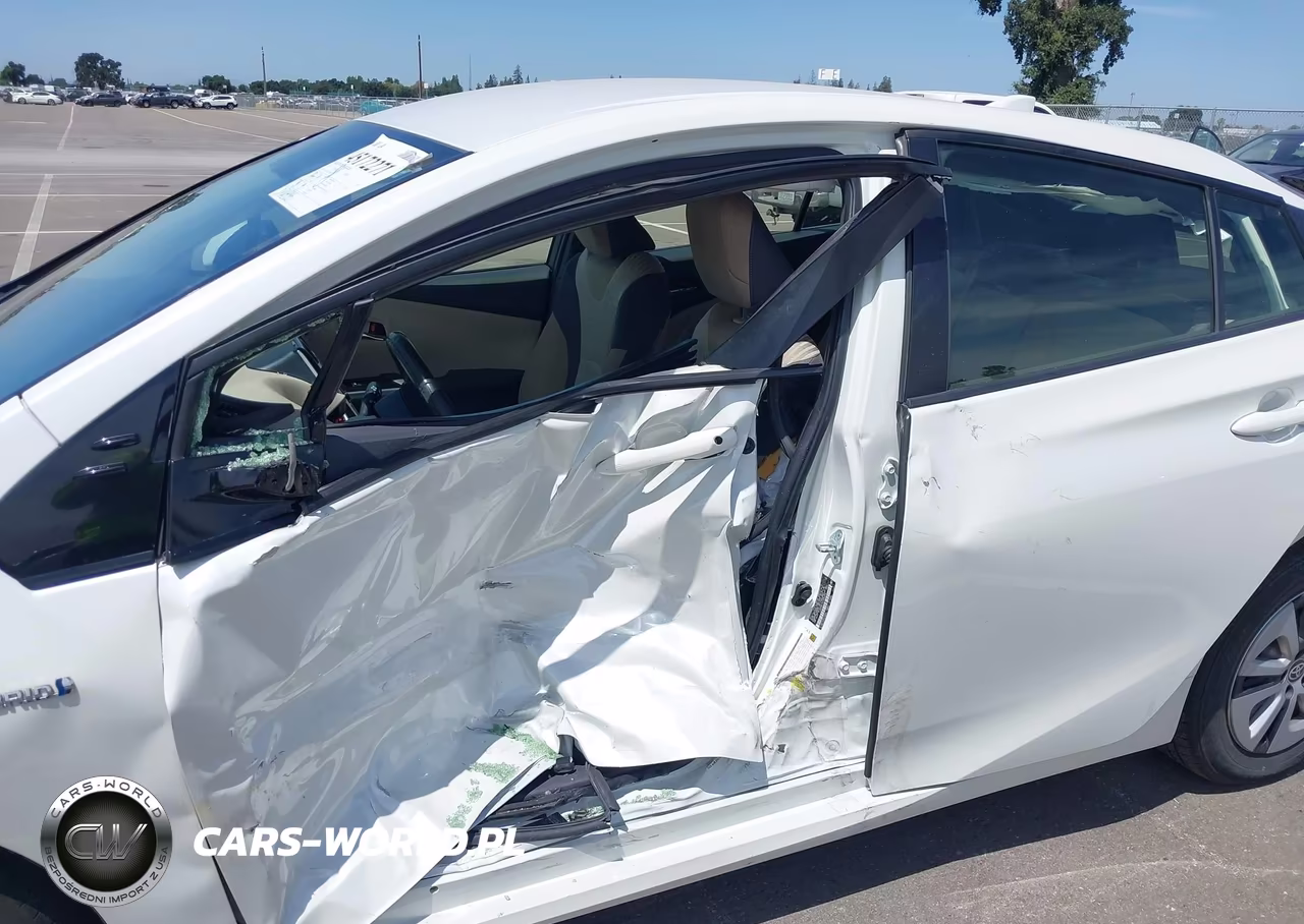 2016 Toyota Prius Three VIN:JTDKARFUXG3025596 - 6