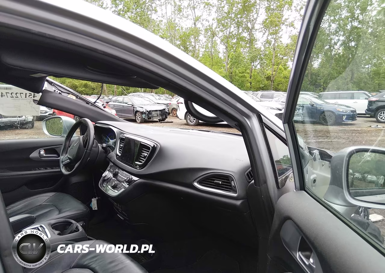 2018 Chrysler Pacifica Touring L Plus VIN:2C4RC1EG0JR306021 - 5