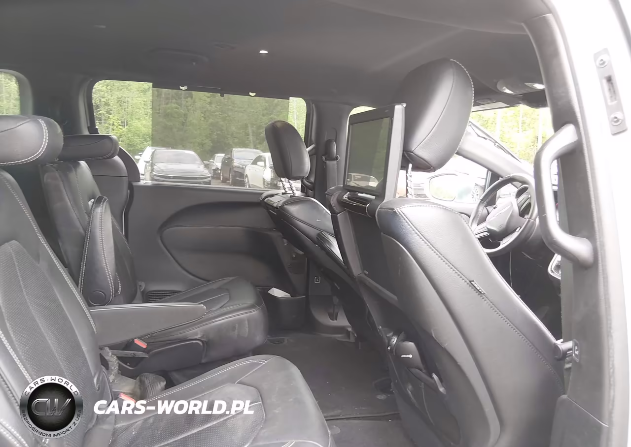 2018 Chrysler Pacifica Touring L Plus VIN:2C4RC1EG0JR306021 - 8