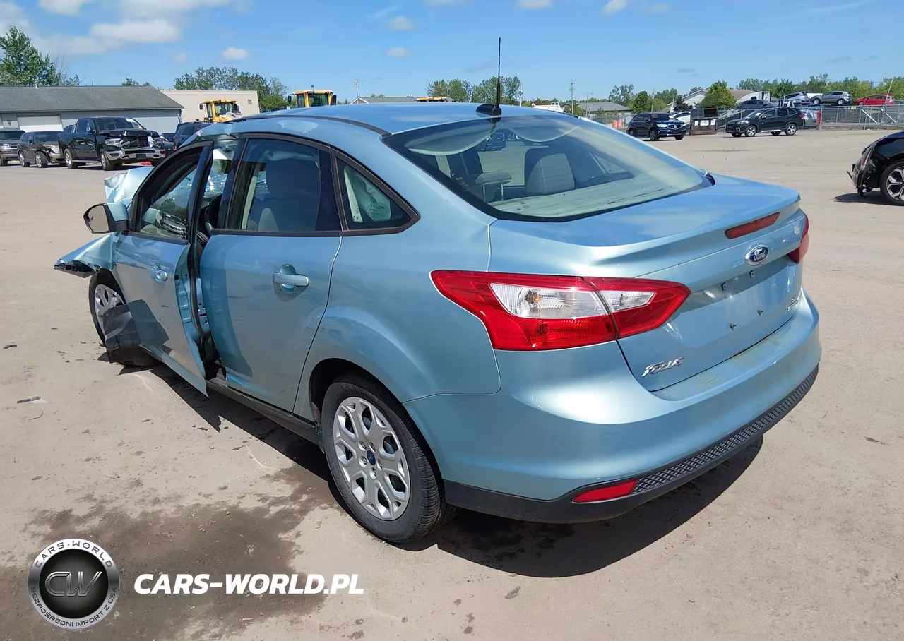 2012 Ford Focus Se VIN:1FAHP3F22CL446815 - 3