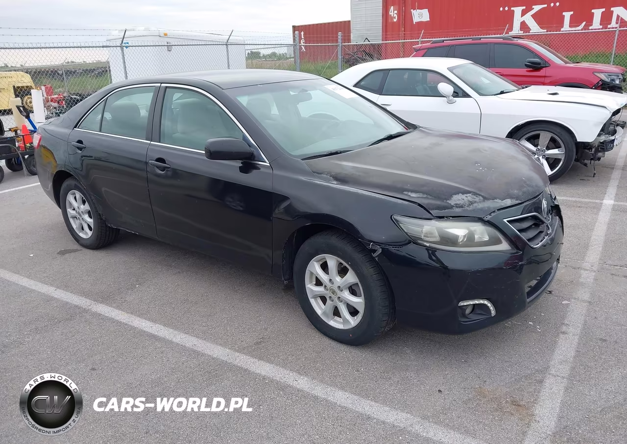 2010 Toyota Camry Le – zdjęcie 1 z 11