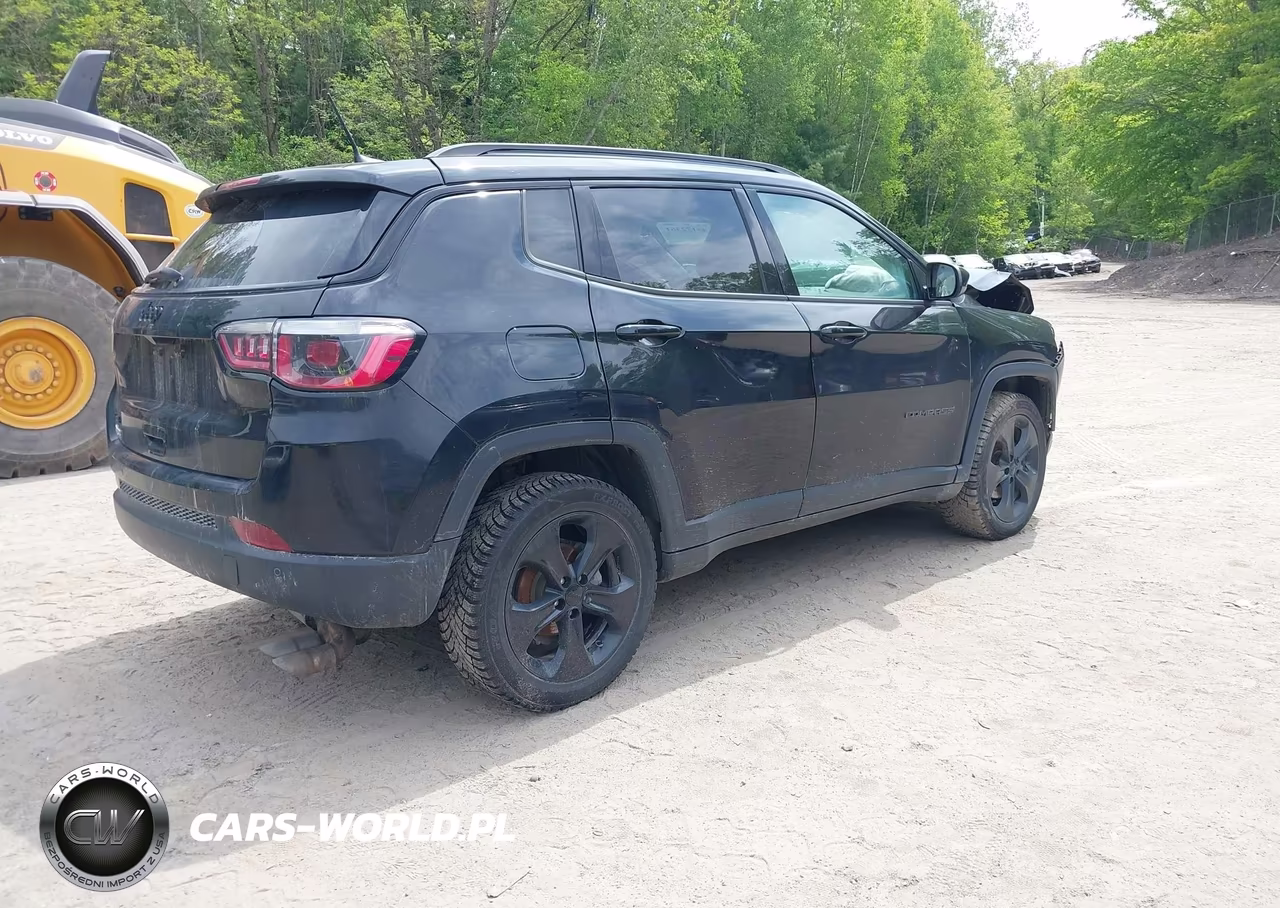 2019 Jeep Compass Altitude 4X4 VIN:3C4NJDBB2KT817176 - 4