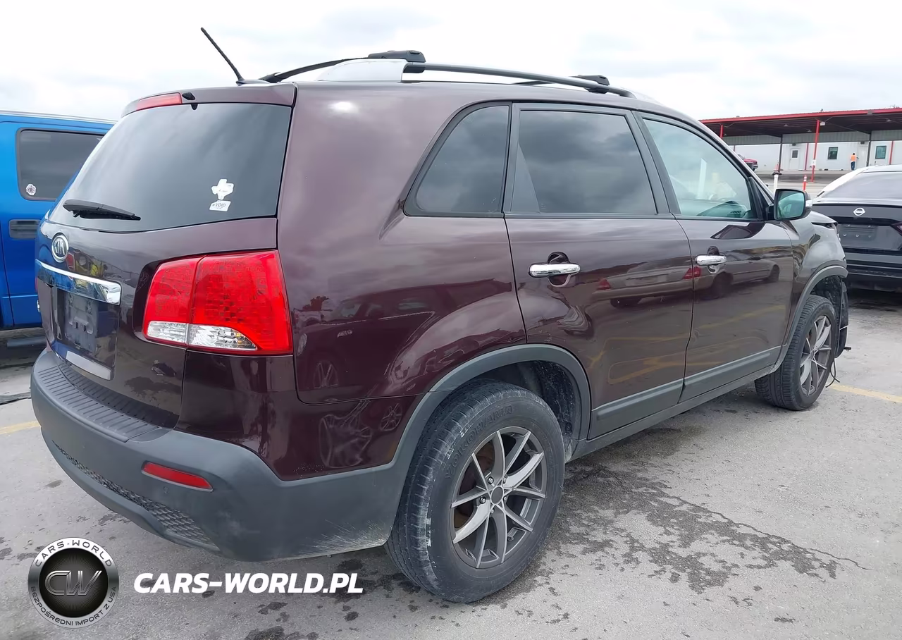 2011 Kia Sorento Lx VIN:5XYKT4A14BG182667 - 4
