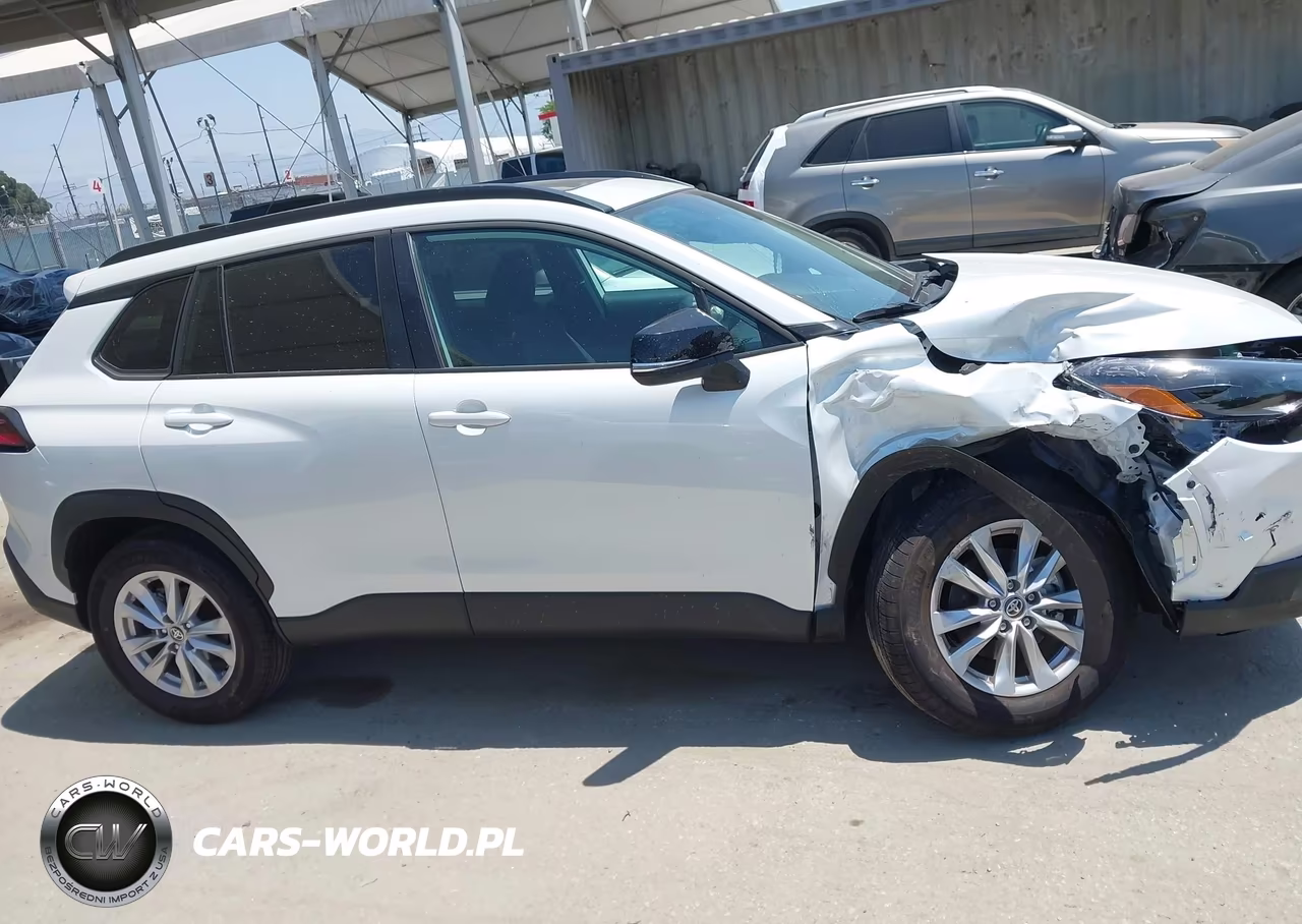 2026 Toyota Corolla Cross Le VIN:7MUBAAAG5TV176251 - 13