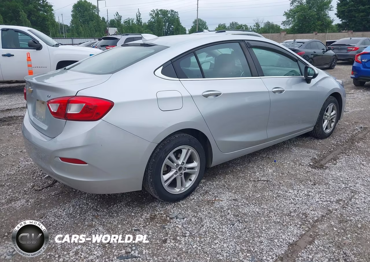 2018 Chevrolet Cruze Lt Auto VIN:1G1BE5SM3J7149852 - 4