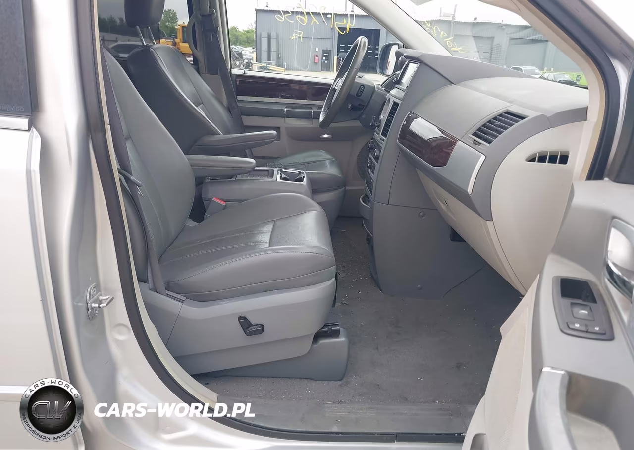 2010 Chrysler Town & Country Touring VIN:2A4RR5D1XAR128356 - 5