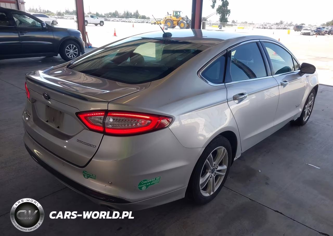 2016 Ford Fusion Energi Titanium VIN:3FA6P0SU2GR196061 - 4