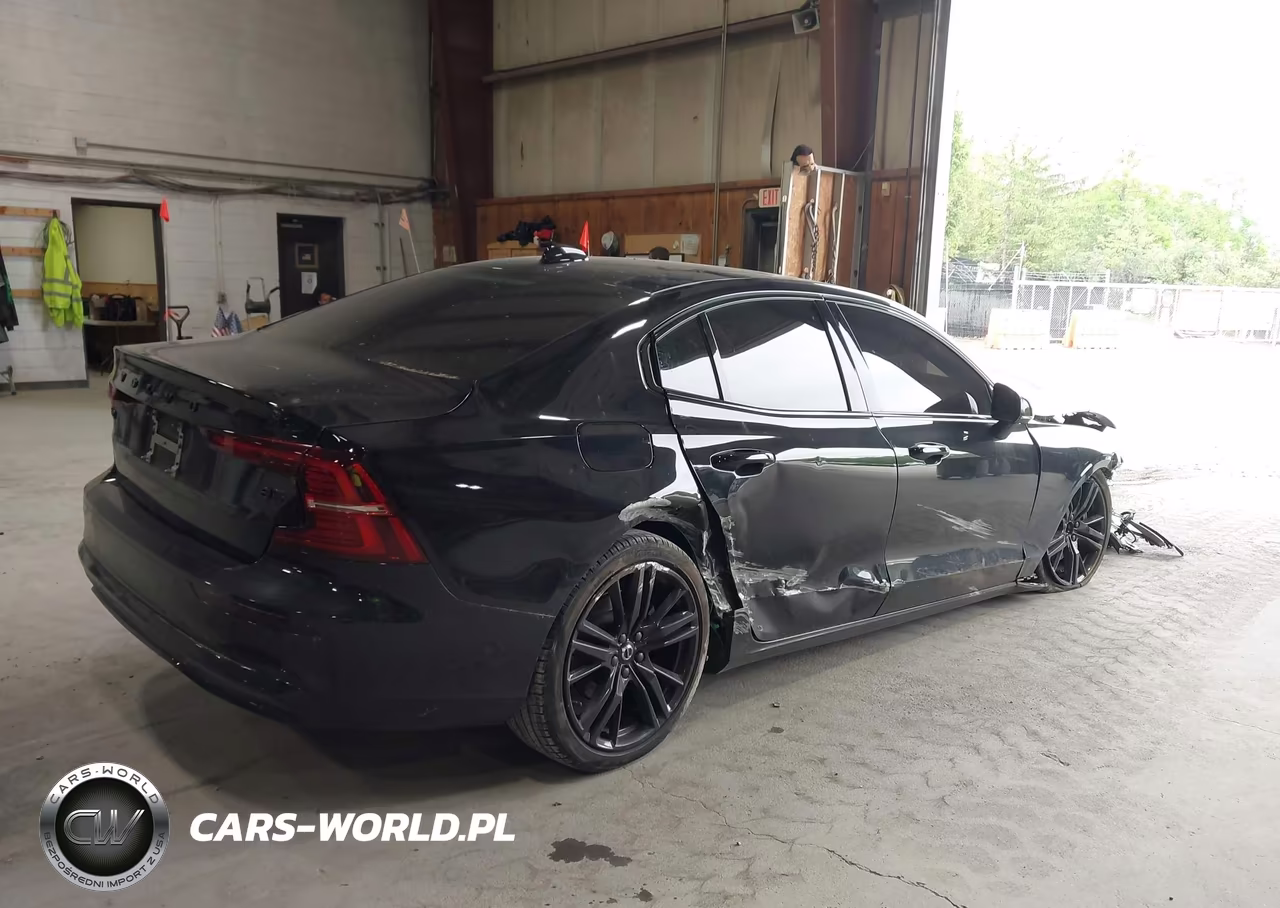 2024 Volvo S60 B5 Plus Black Edition VIN:7JRL12FH0RG294024 - 4