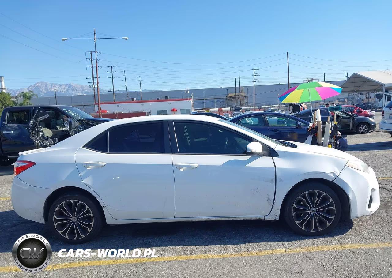 2015 Toyota Corolla S Plus VIN:5YFBURHE3FP209409 - 14