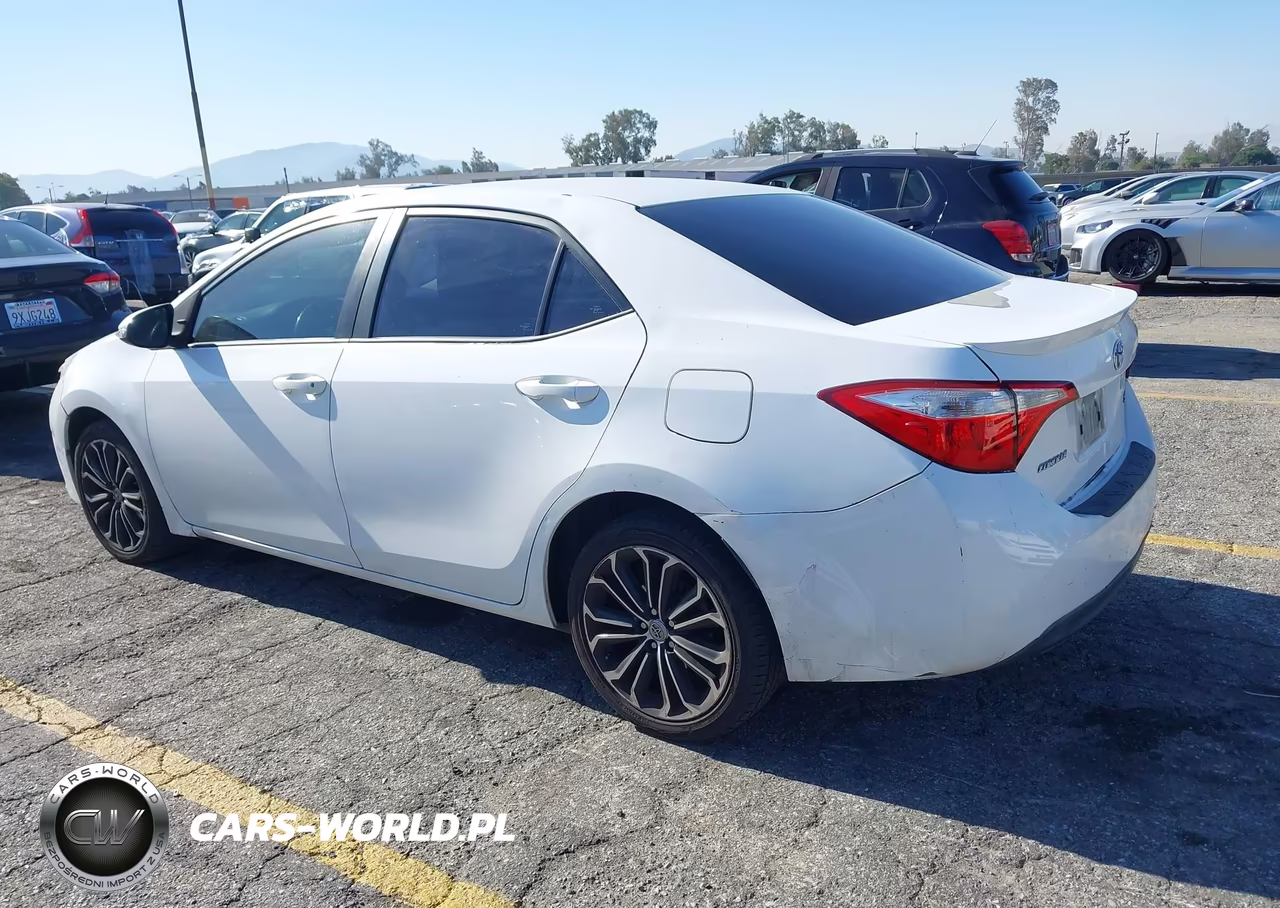 2015 Toyota Corolla S Plus VIN:5YFBURHE3FP209409 - 3