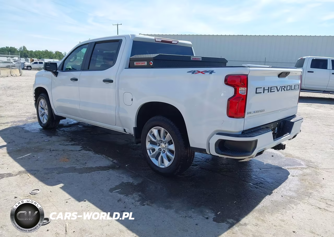 2020 Chevrolet Silverado 1500 4Wd Short Bed Custom VIN:1GCUYBEF9LZ335499 - 3
