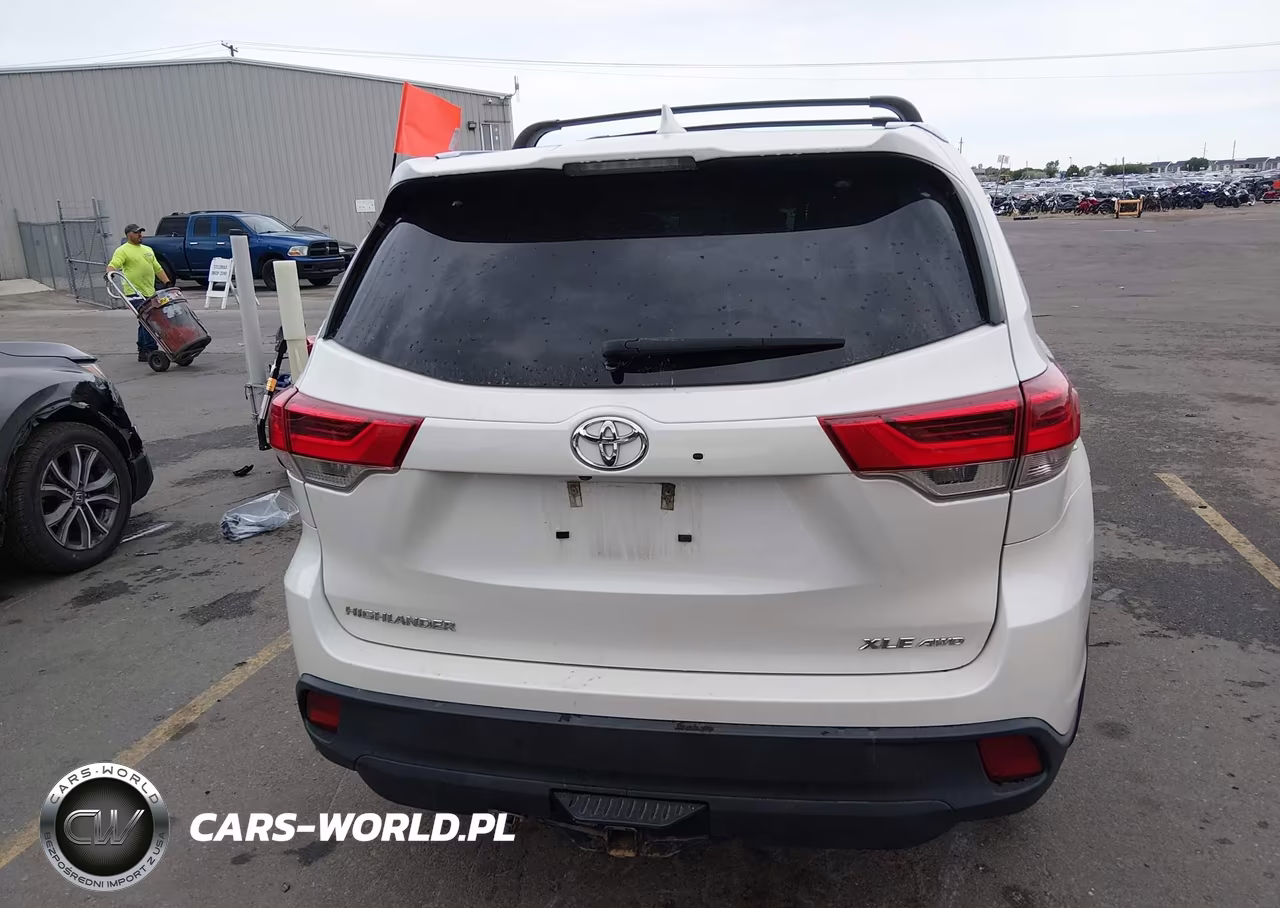 2019 Toyota Highlander Xle VIN:5TDJZRFH8KS591173 - 17