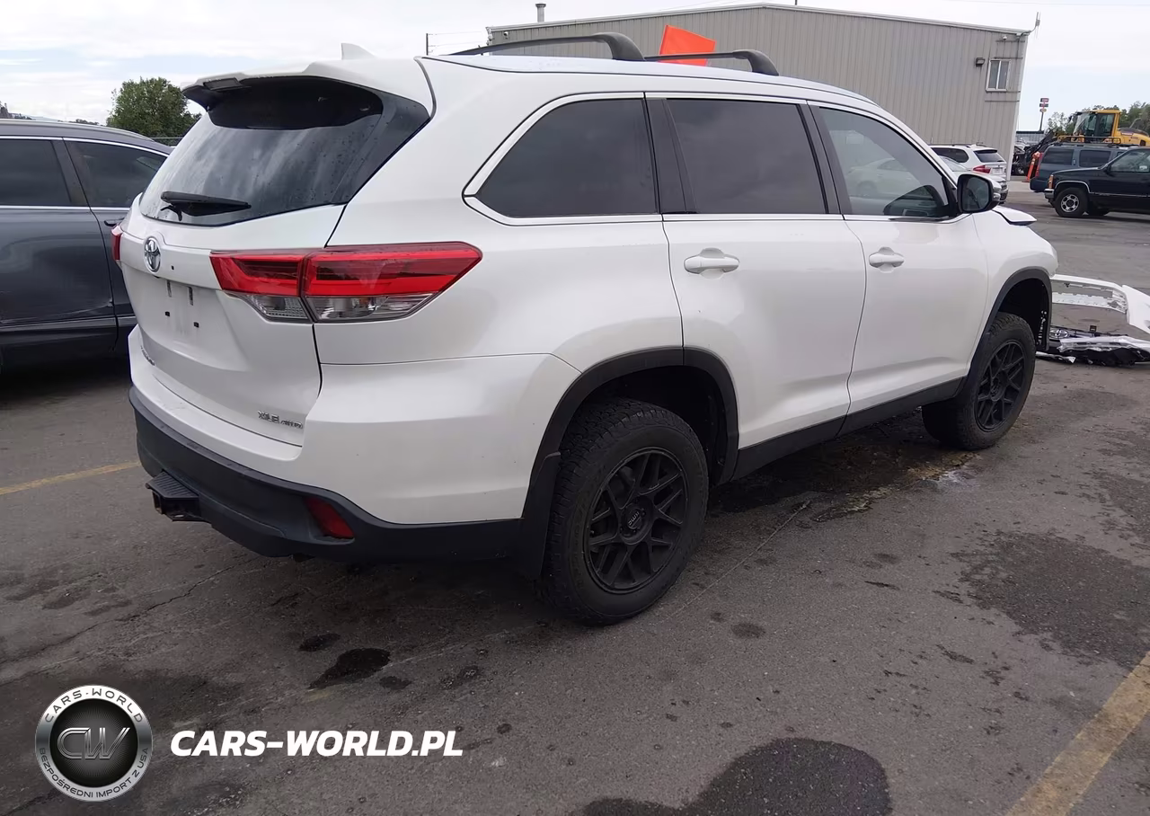 2019 Toyota Highlander Xle VIN:5TDJZRFH8KS591173 - 4