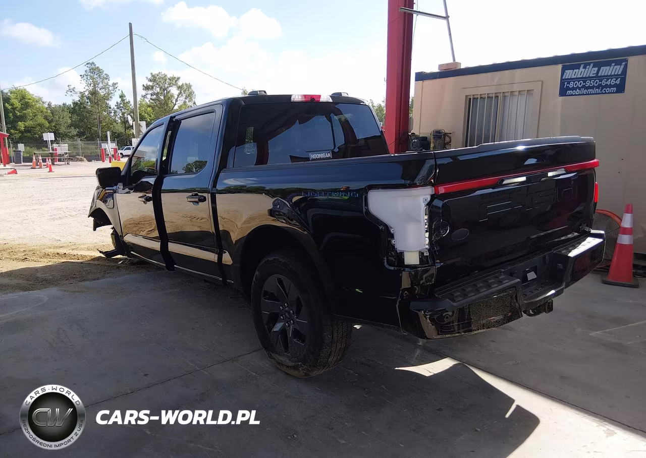 2025 Ford F-150 Lightning Lariat VIN:1FT6W5L75SWG06876 - 3
