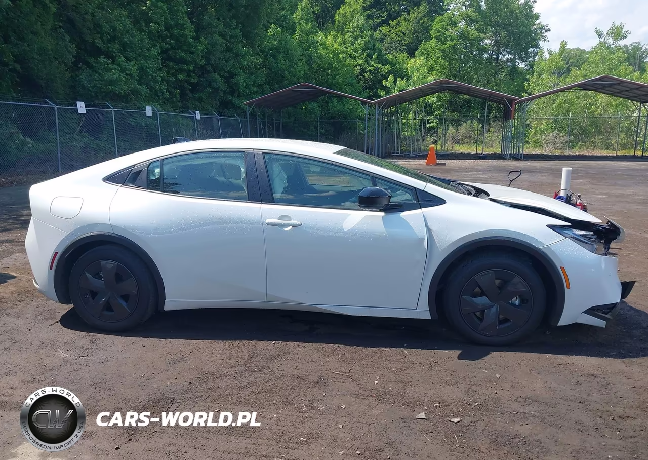 2026 Toyota Prius Plug-In Hybrid Se VIN:JTDACACU4T3073567 - 13