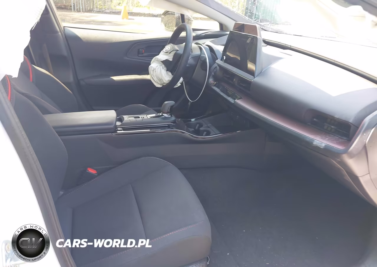 2026 Toyota Prius Plug-In Hybrid Se VIN:JTDACACU4T3073567 - 5