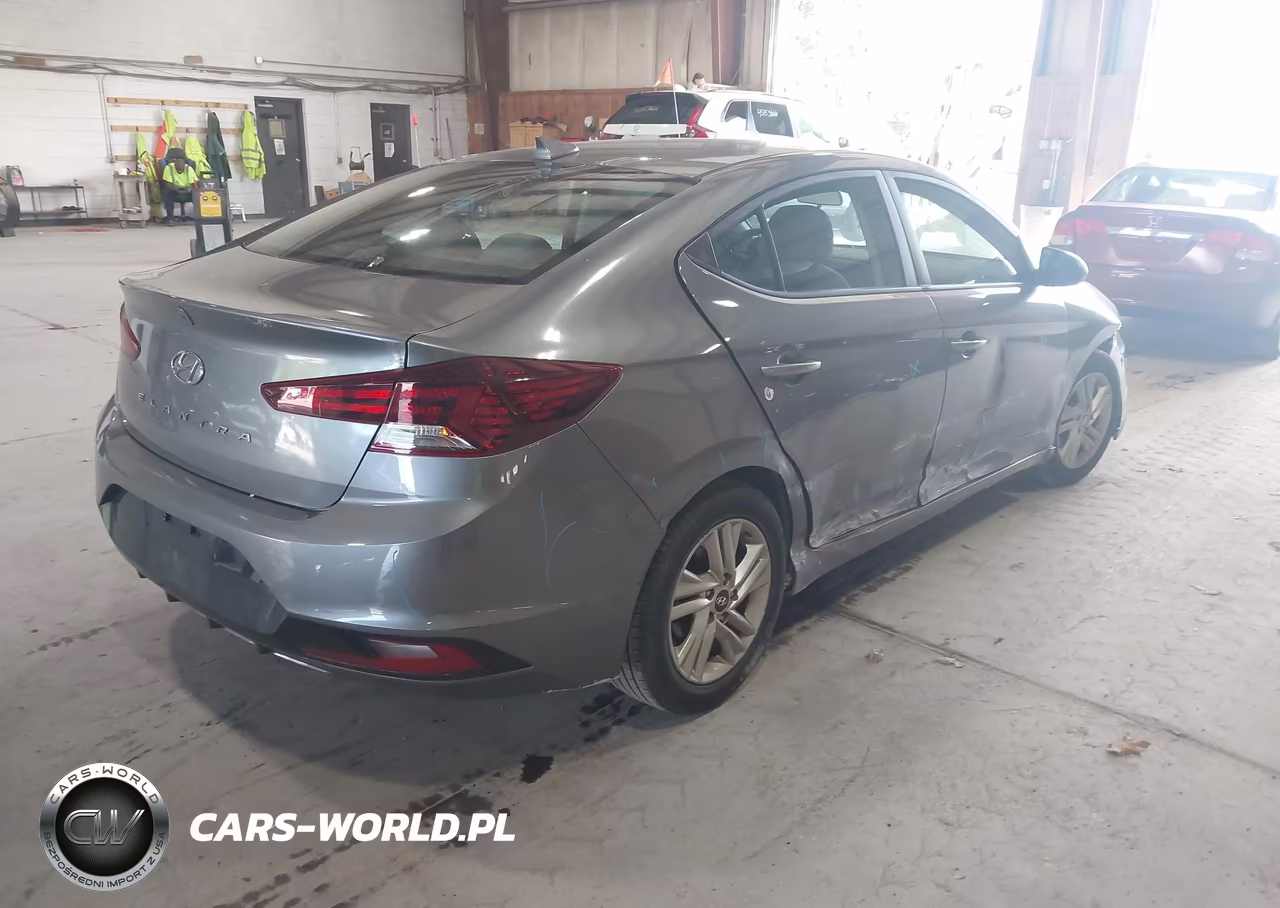 2019 Hyundai Elantra Sel VIN:5NPD84LF2KH486852 - 4
