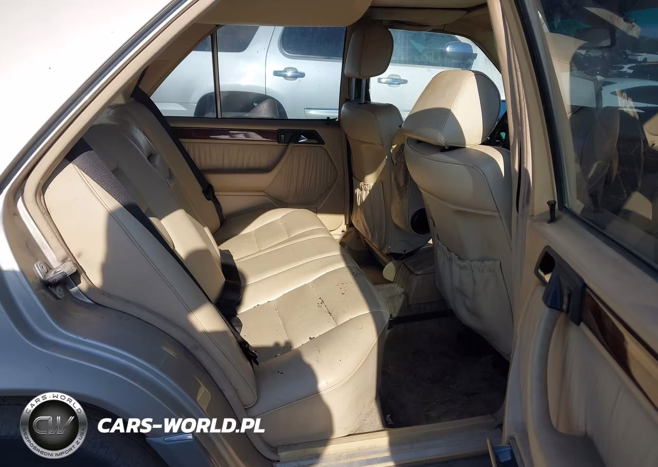 1992 Mercedes-Benz 400 E VIN:WDBEA34E0NB712819 - 8