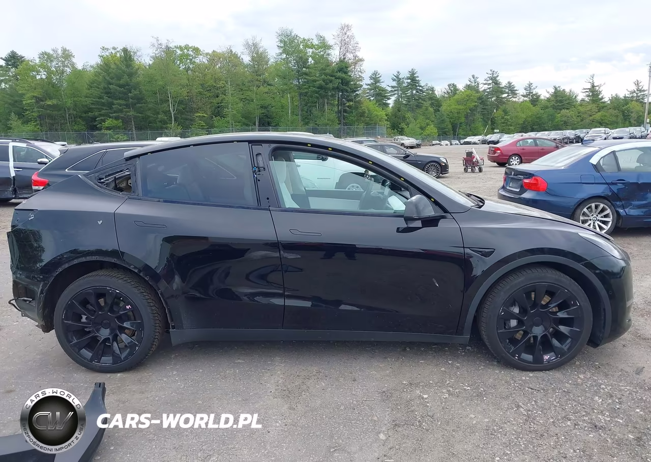 2022 Tesla Model Y Long Range Dual Motor All-Wheel Drive VIN:7SAYGDEE2NF318403 - 14