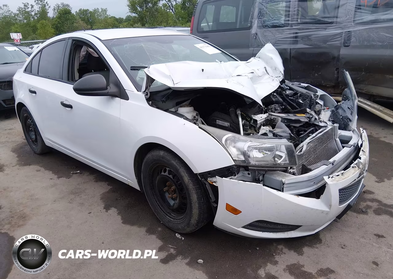 2013 Chevrolet Cruze Ls Auto – zdjęcie 1 z 17