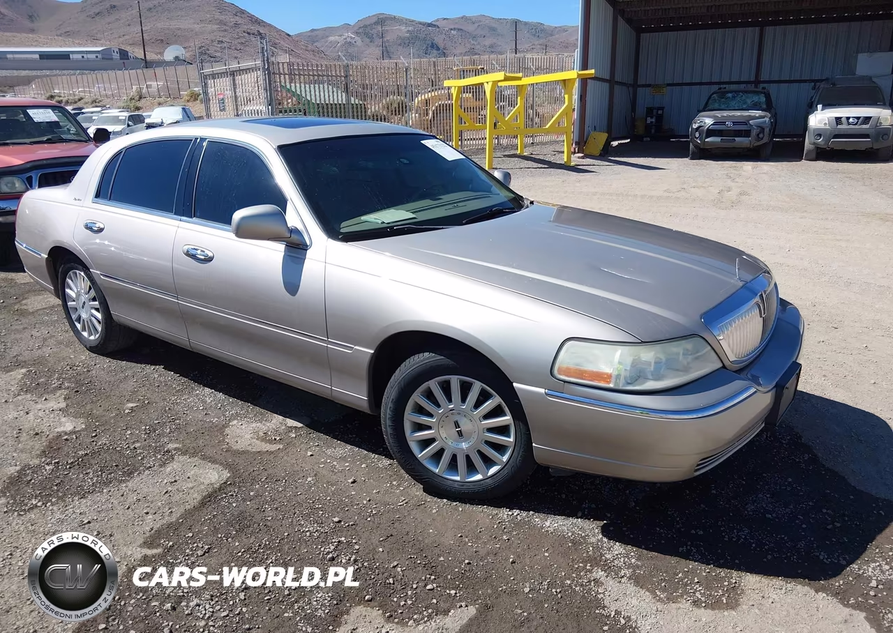 2003 Lincoln Town Car Signature