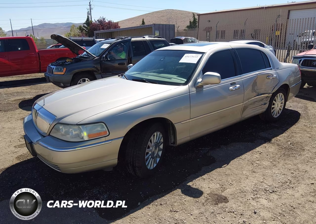 2003 Lincoln Town Car Signature VIN:1LNHM82W03Y613096 - 2