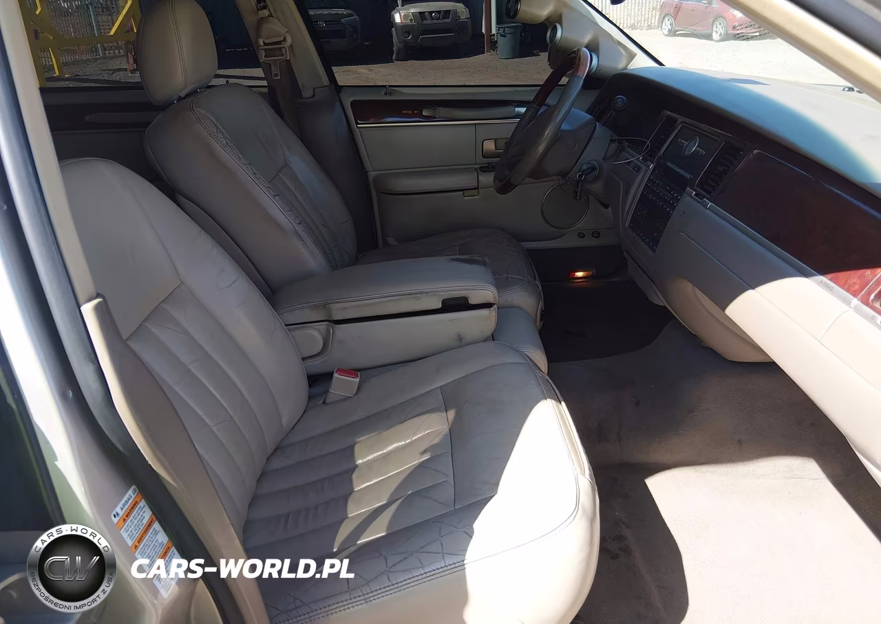 2003 Lincoln Town Car Signature VIN:1LNHM82W03Y613096 - 5