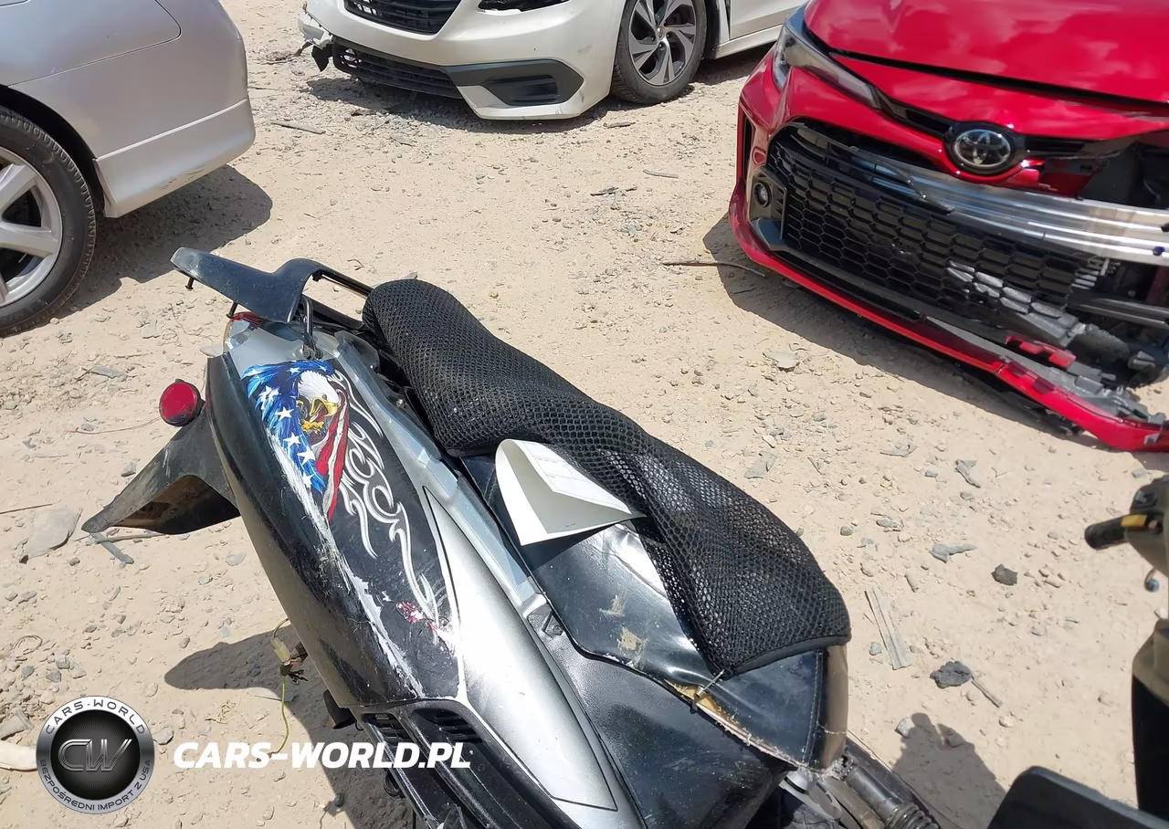 2020 Tao Tao Moped VIN:L9NTCGPB0L1000262 - 8