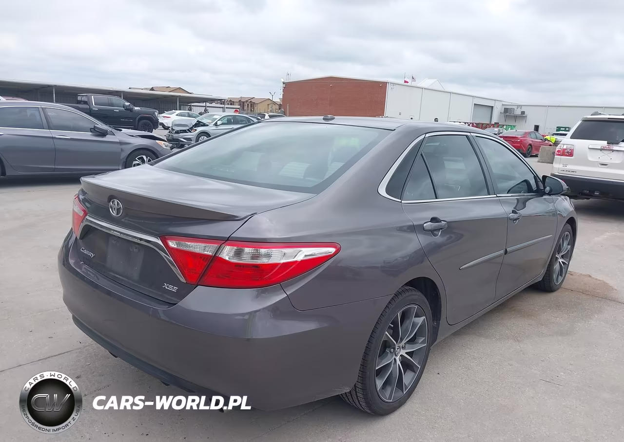 2015 Toyota Camry Xse VIN:4T1BF1FK6FU944985 - 4