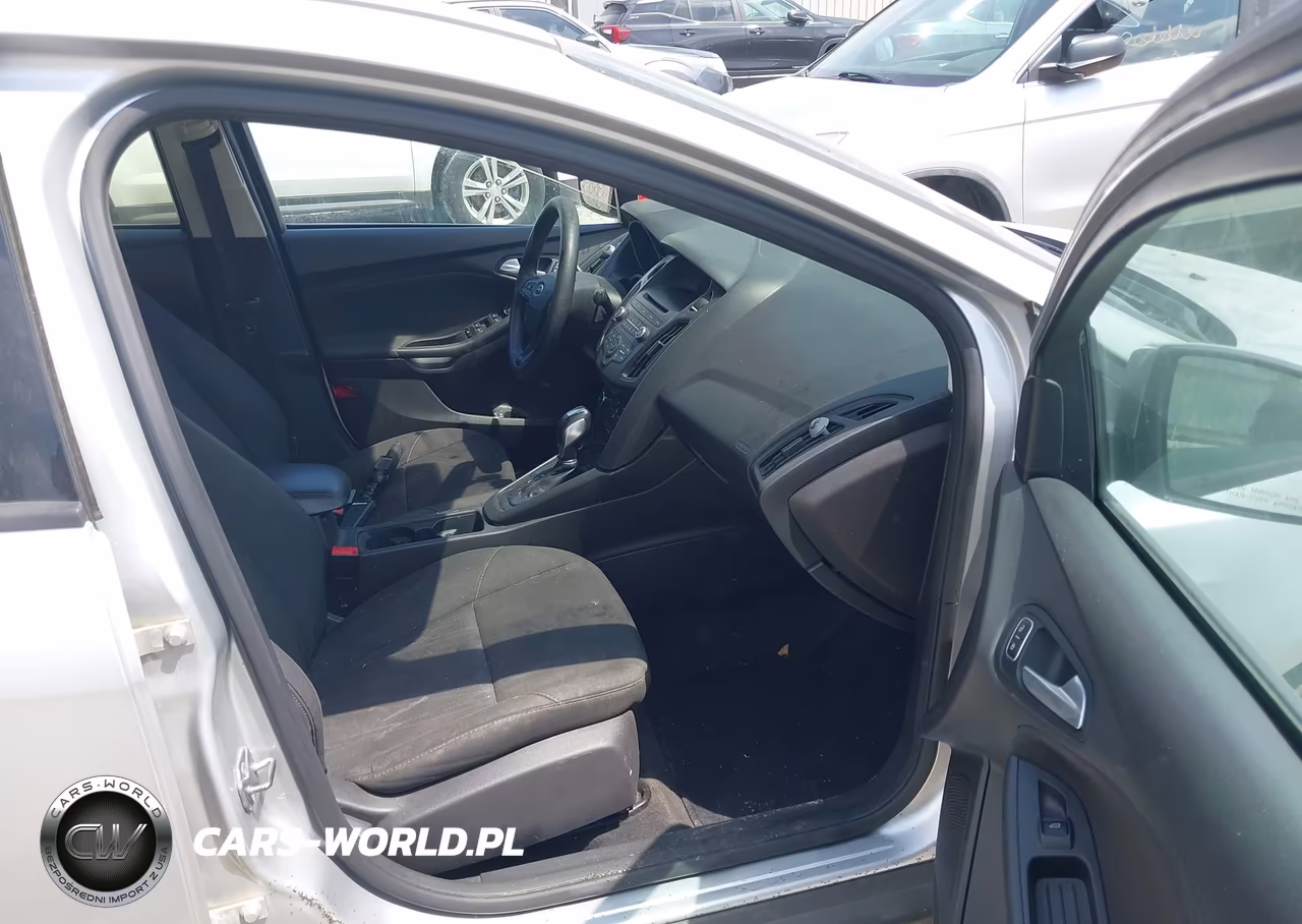 2016 Ford Focus Se VIN:1FADP3F27GL262278 - 5