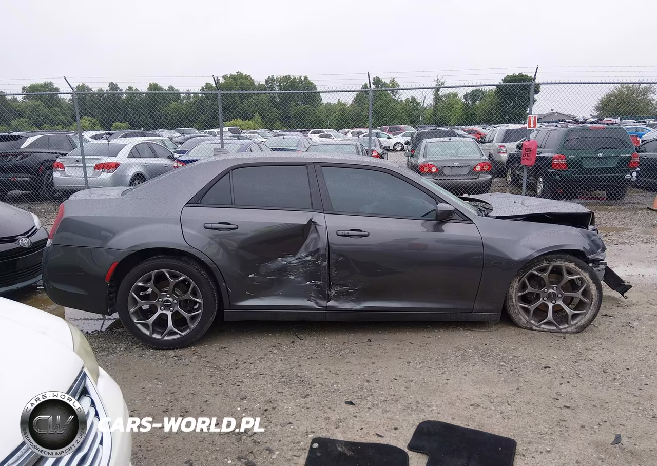 2016 Chrysler 300 300S VIN:2C3CCABGXGH294943 - 14
