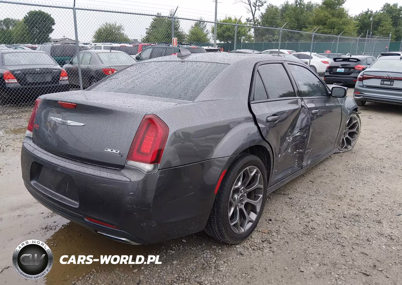2016 Chrysler 300 300S VIN:2C3CCABGXGH294943 - 4