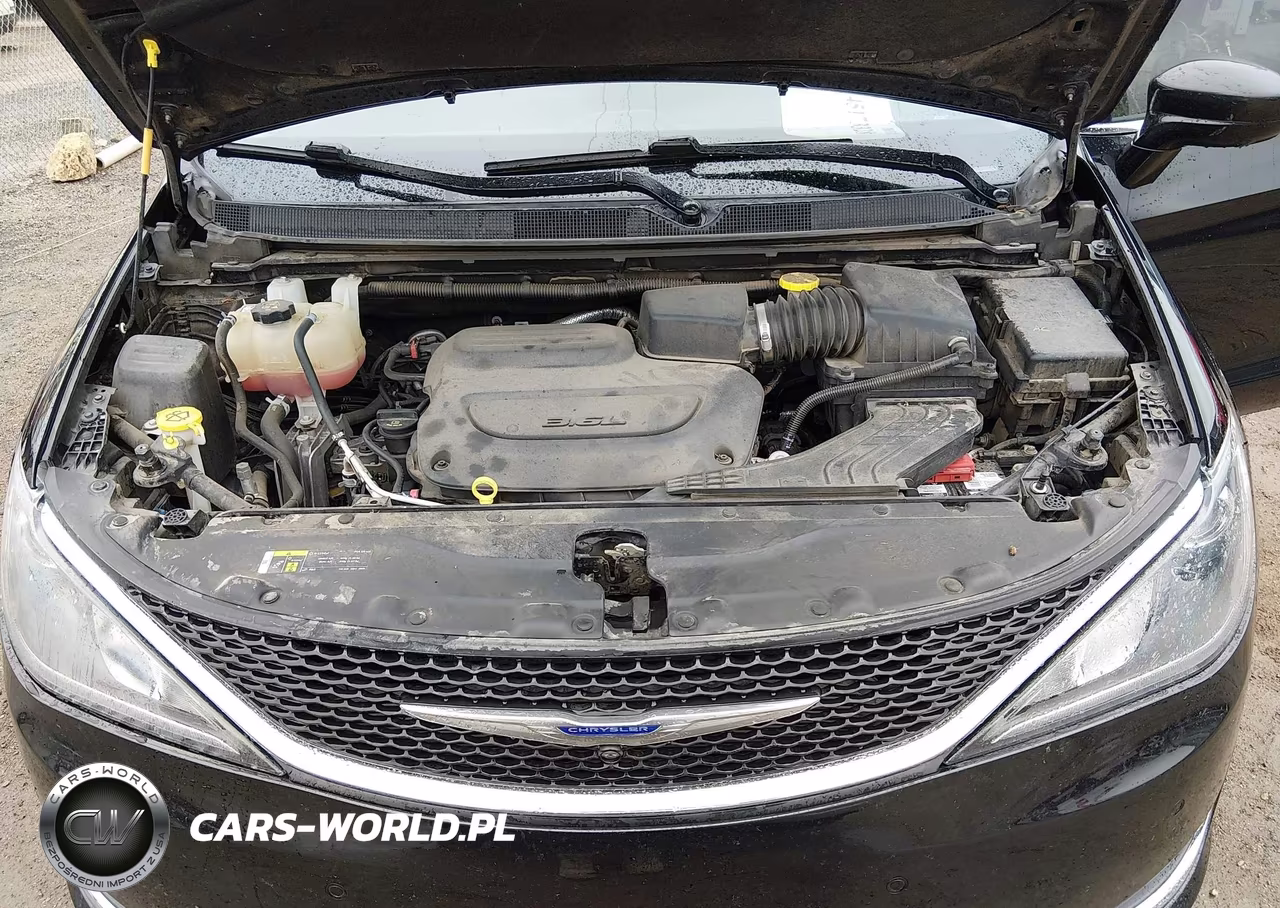 2020 Chrysler Pacifica Touring VIN:2C4RC1FG0LR217714 - 10