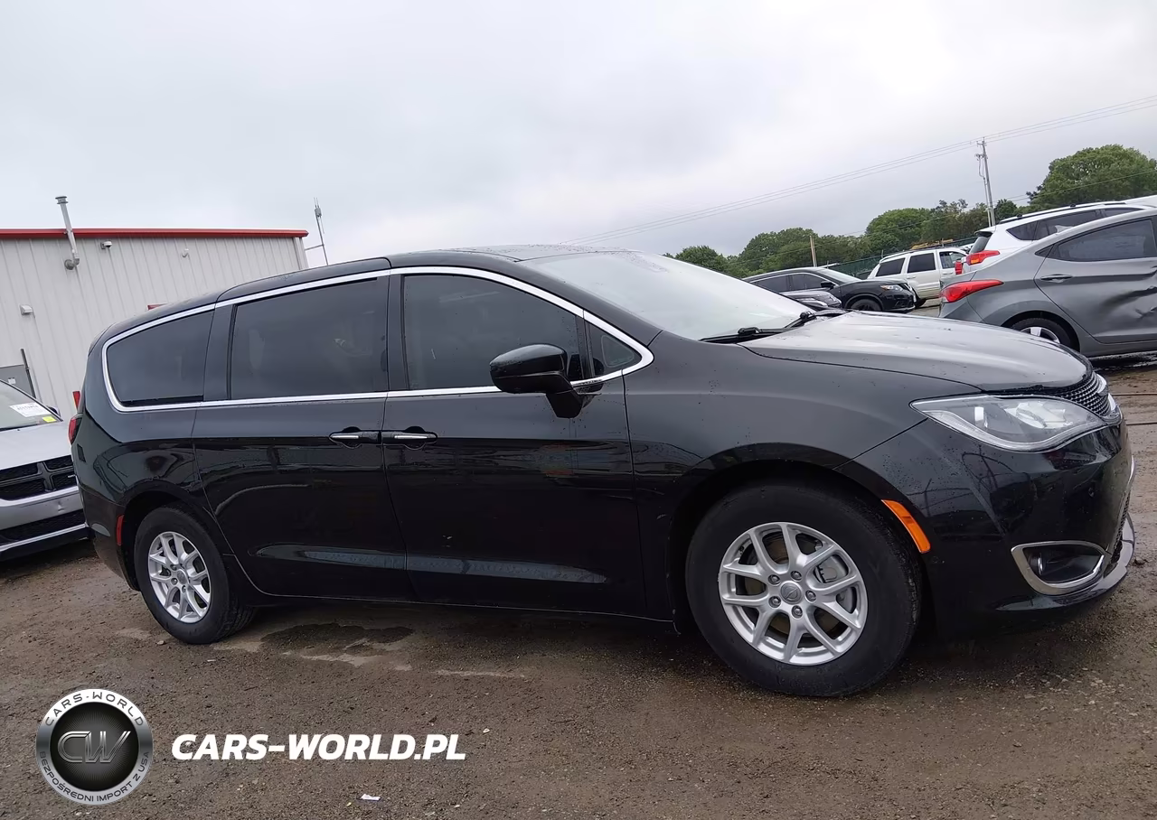 2020 Chrysler Pacifica Touring VIN:2C4RC1FG0LR217714 - 13