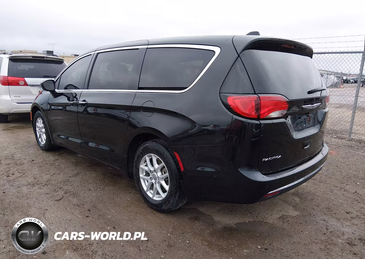 2020 Chrysler Pacifica Touring VIN:2C4RC1FG0LR217714 - 3