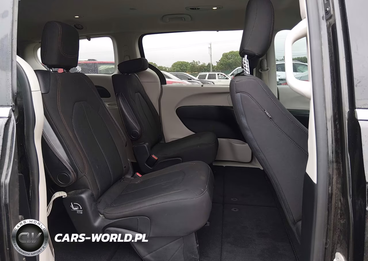 2020 Chrysler Pacifica Touring VIN:2C4RC1FG0LR217714 - 8
