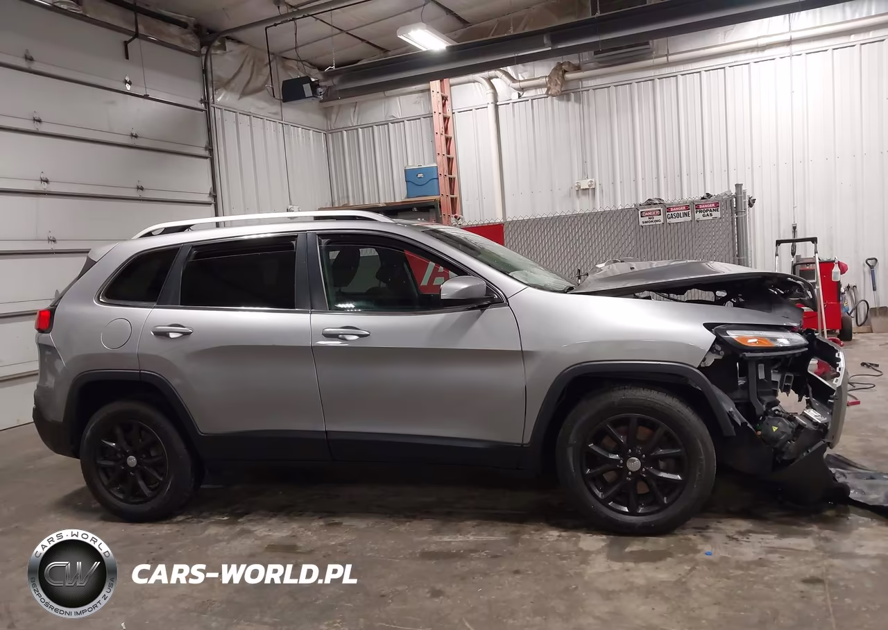 2017 Jeep Cherokee Latitude 4X4 VIN:1C4PJMCB3HW527829 - 14