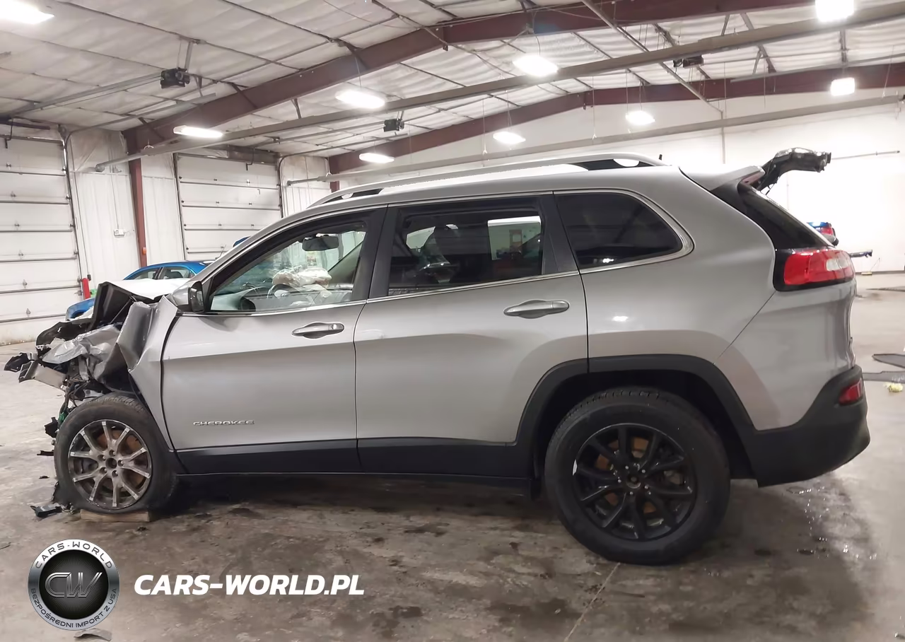 2017 Jeep Cherokee Latitude 4X4 VIN:1C4PJMCB3HW527829 - 15