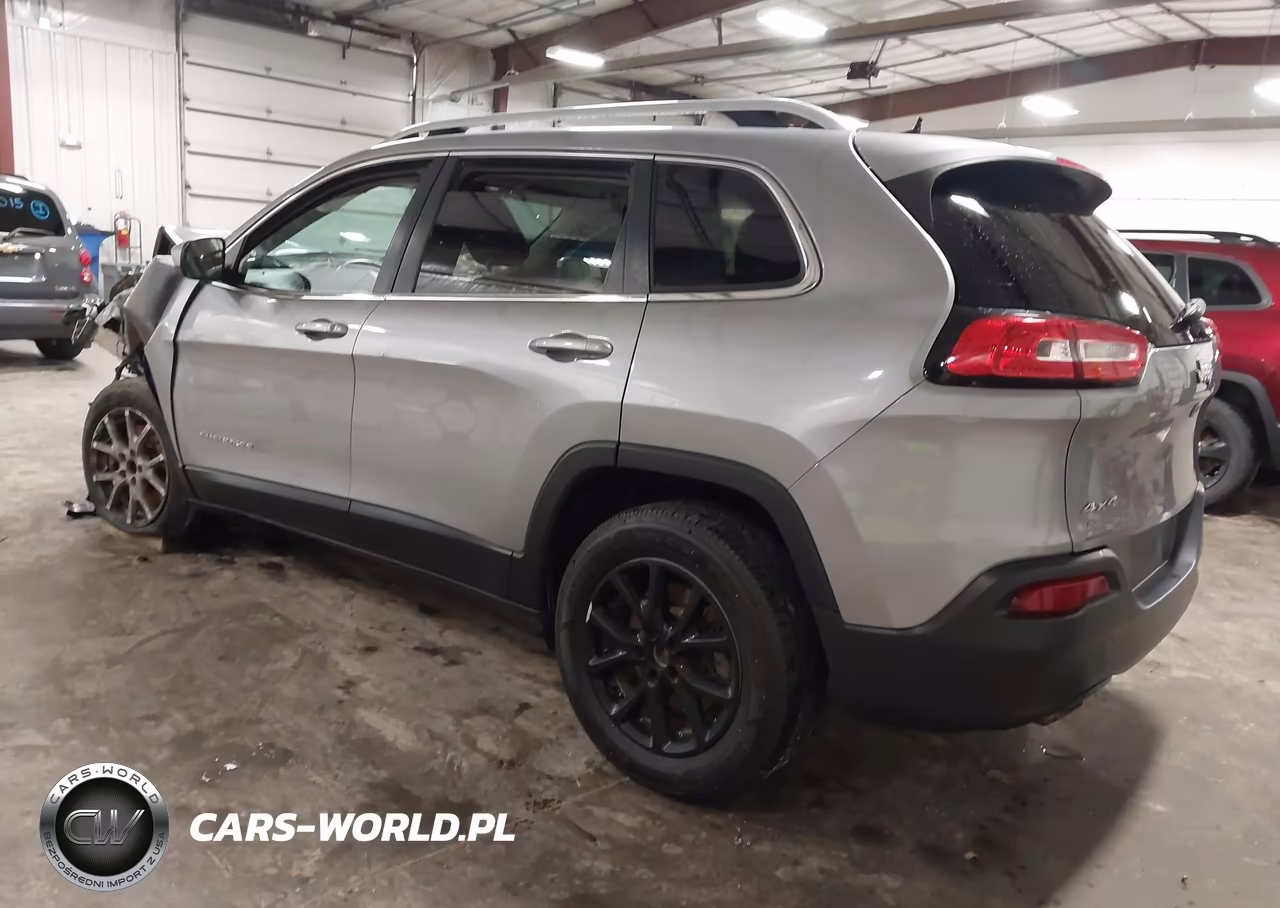 2017 Jeep Cherokee Latitude 4X4 VIN:1C4PJMCB3HW527829 - 3