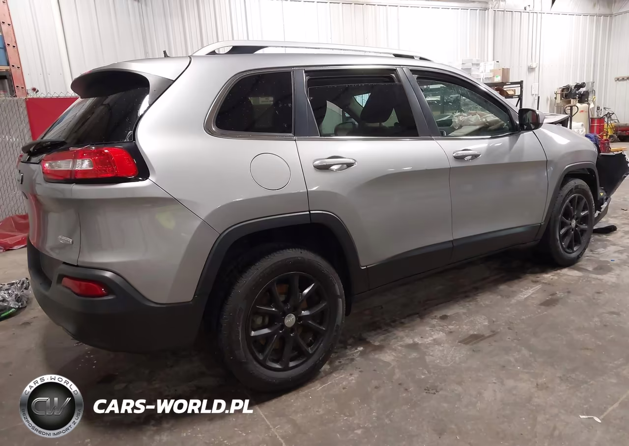 2017 Jeep Cherokee Latitude 4X4 VIN:1C4PJMCB3HW527829 - 4