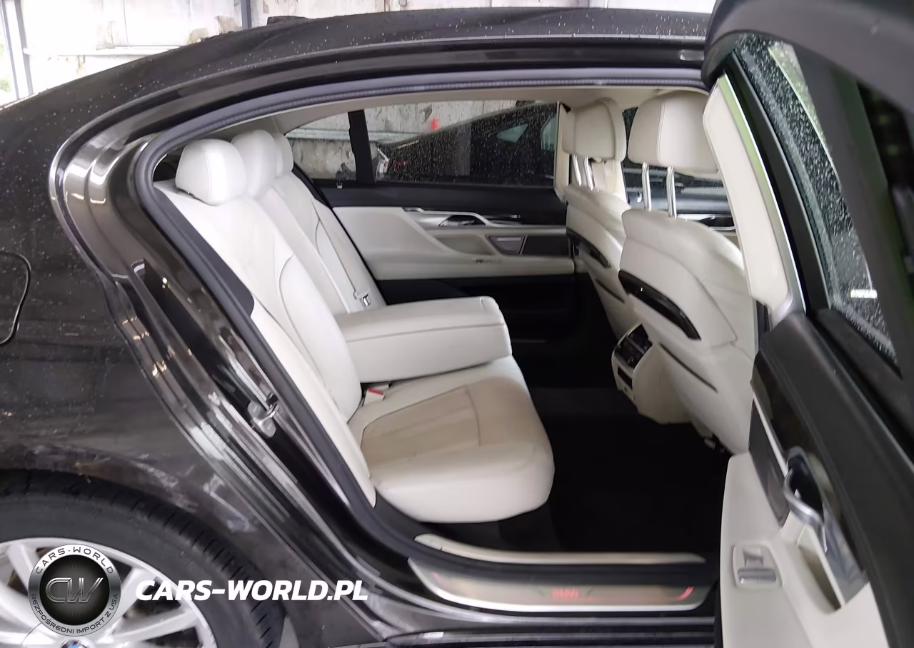 2016 BMW 740I VIN:WBA7E2C5XGGD99827 - 8