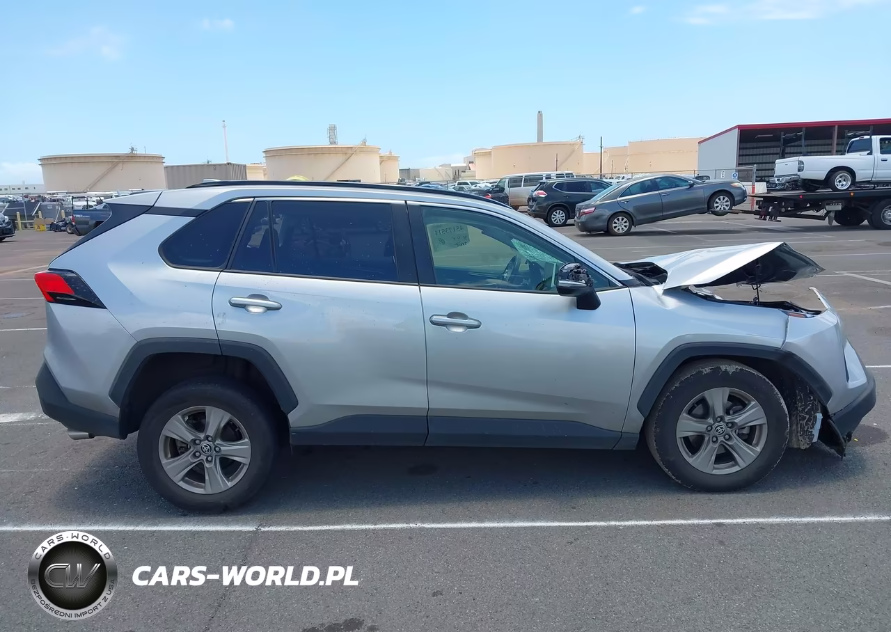 2024 Toyota Rav4 Xle VIN:JTMW1RFV5RJ030200 - 12