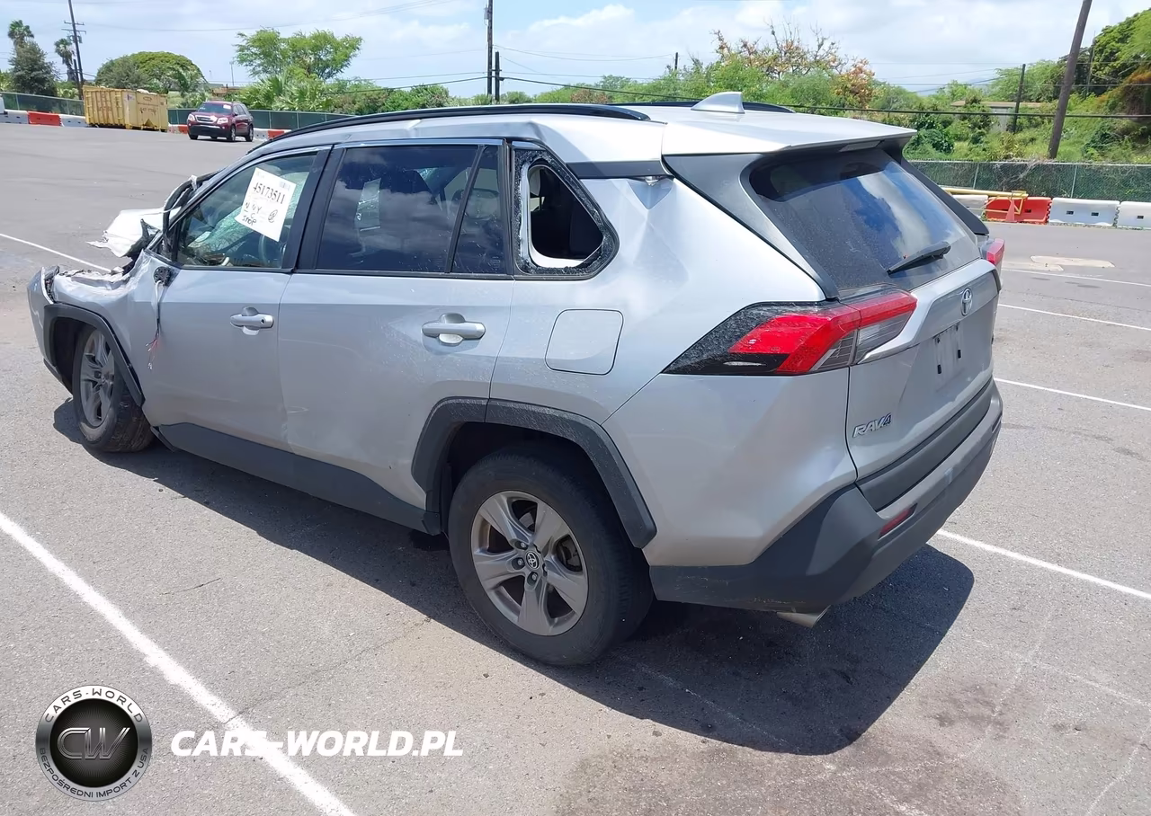 2024 Toyota Rav4 Xle VIN:JTMW1RFV5RJ030200 - 3