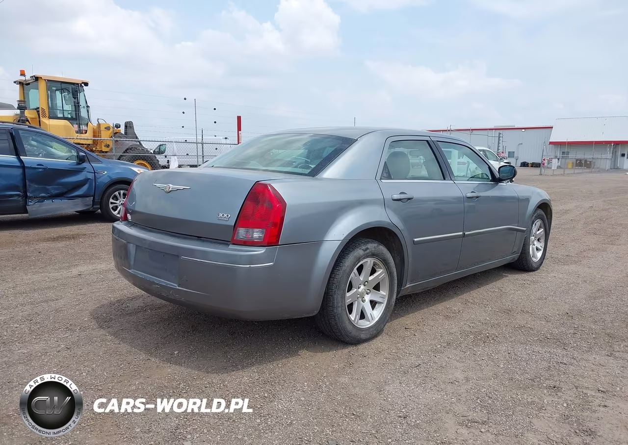 2007 Chrysler 300 Touring VIN:2C3KA53G67H799823 - 4